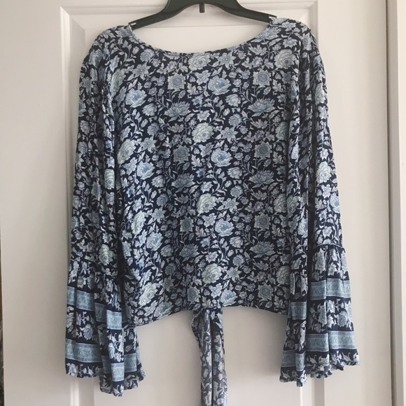 American Eagle floral pattern wrap around blouse - Picture 2 of 3